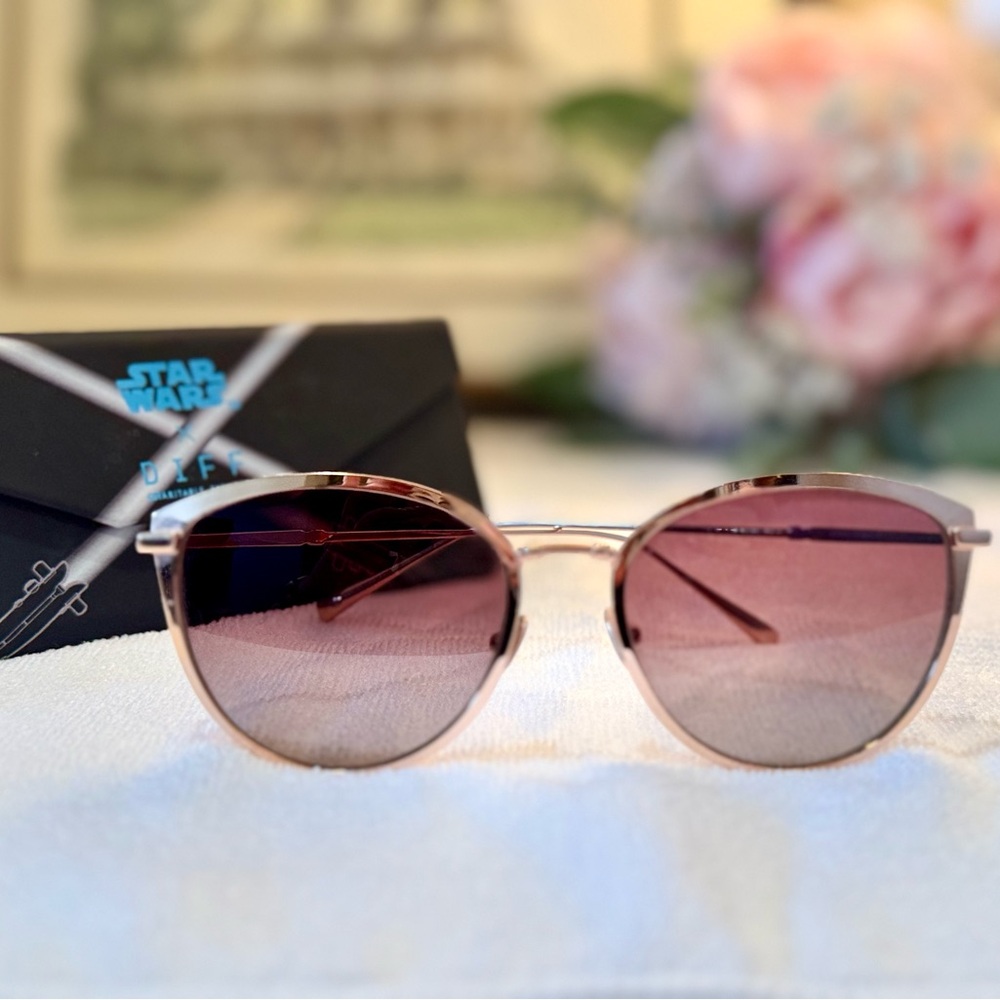 Leia Star Wars x DIFF Eyewear Sunglasses – Rose Gold Metal Gradient Lenses
